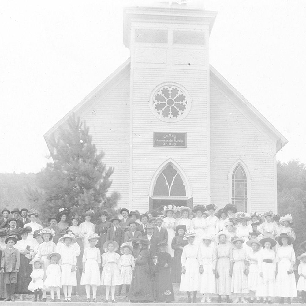 photo of congregation standing in front of Immanuel Lutheran Church in 1908